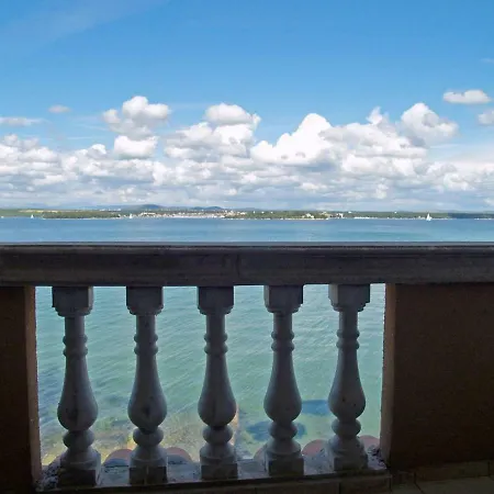Appartement Beachfront Darija *